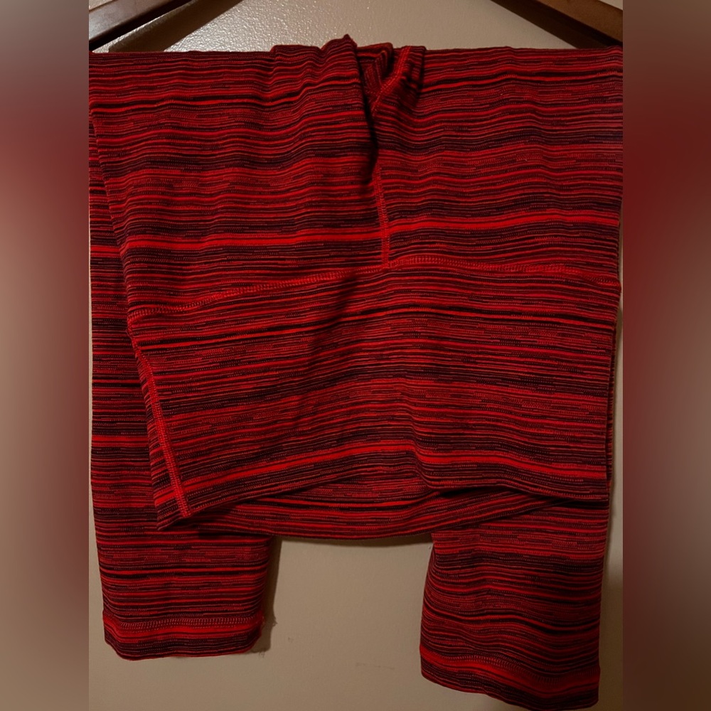 Sold Lululemon crop red leggings size 8 - Picture 3 of 5